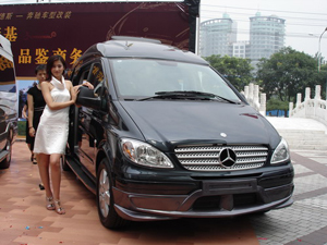 奔馳商務房車系列在京上市，豪華科技引領出行新風尚